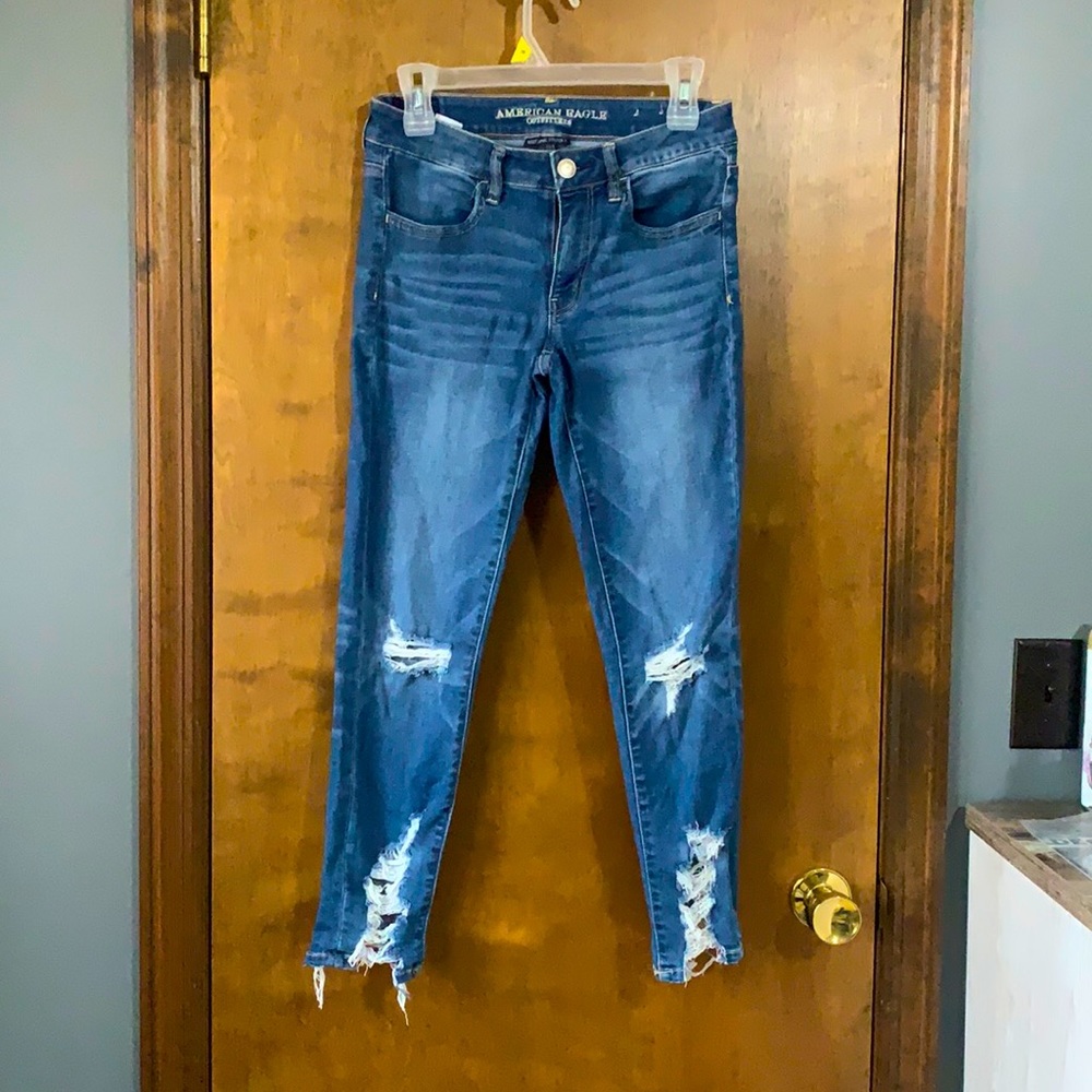 American Eagle ripped cropped jeggings.